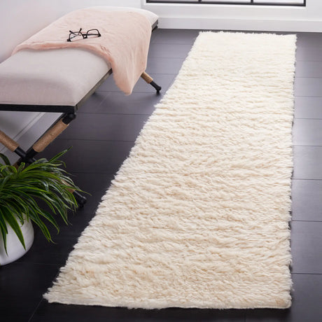 Safavieh Casablanca 2'-3" x 9'-0" Rug in Ivory