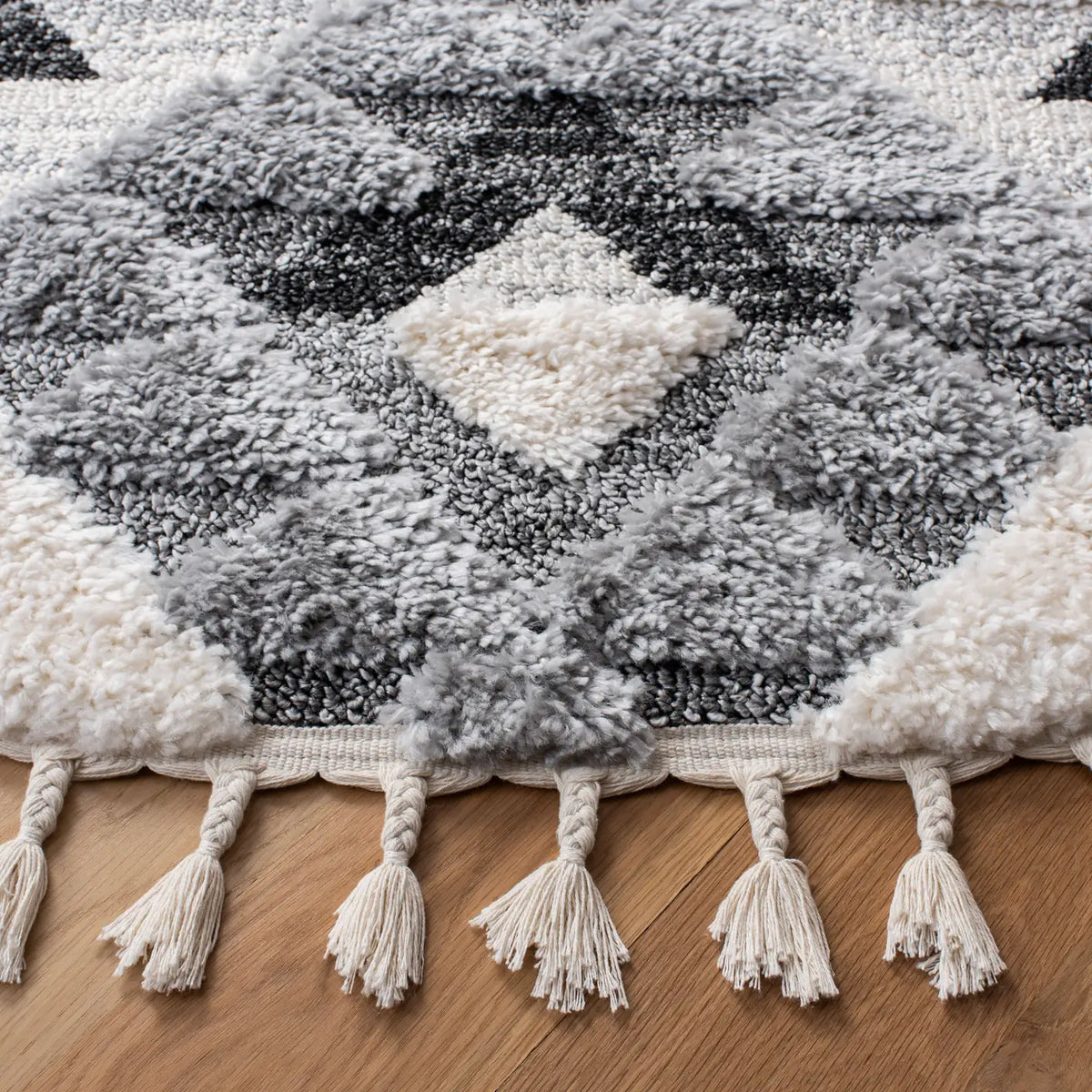 Safavieh Moroccan Tassel Shag 10'-0" x 10'-0" Rug in Ivory / Grey