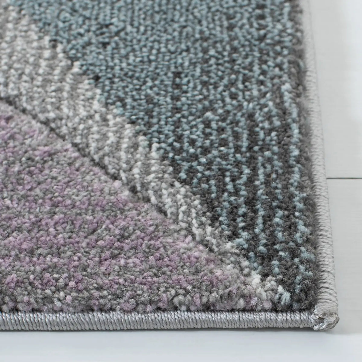 Safavieh Hollywood 4'-0" x 6'-0" Rug in Grey / Light Blue
