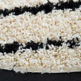 Safavieh Venus Shag 600 6'-7" x 6'-7" Rug in Ivory / Black