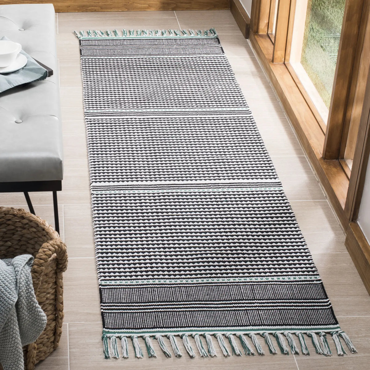 Safavieh Montauk 2'-3" x 7'-0" Rug in Teal / Multi