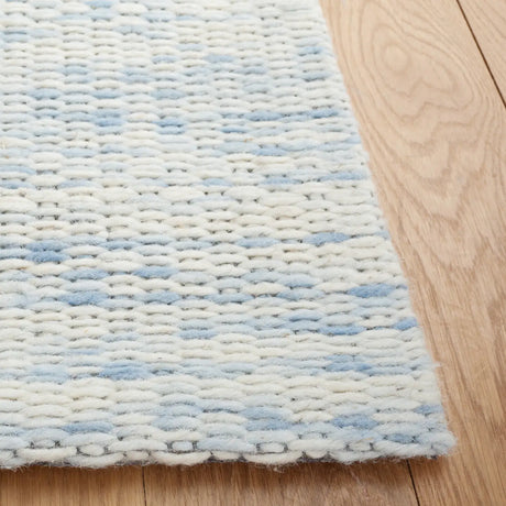 Safavieh Marbella 4'-0" x 6'-0" Rug in Blue / Ivory