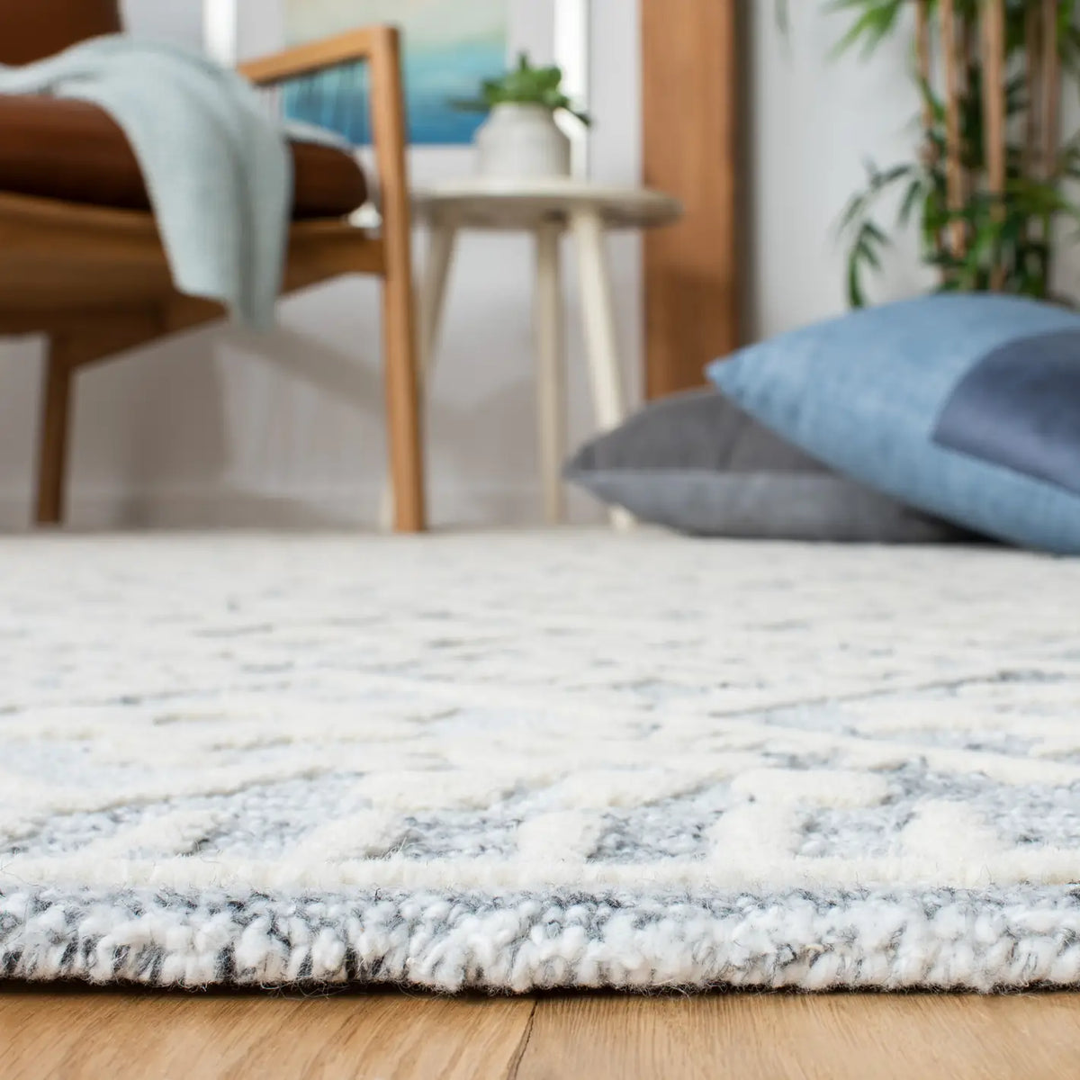 Safavieh Roslyn 4'-0" x 6'-0" Rug in Grey / Ivory