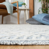 Safavieh Roslyn 4'-0" x 6'-0" Rug in Grey / Ivory