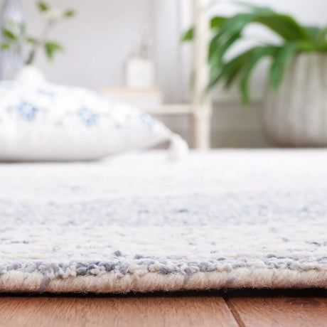 Safavieh Abstract 4'-0" x 6'-0" Rug in Ivory / Blue