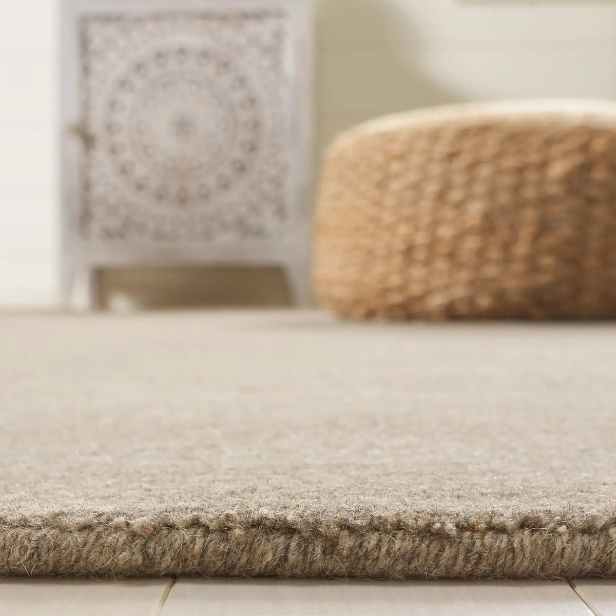 Safavieh Himalaya 5'-0" x 8'-0" Rug in Taupe