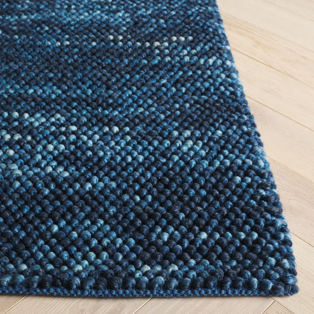 Safavieh Natura 4'-0" x 6'-0" Rug in Navy / Blue