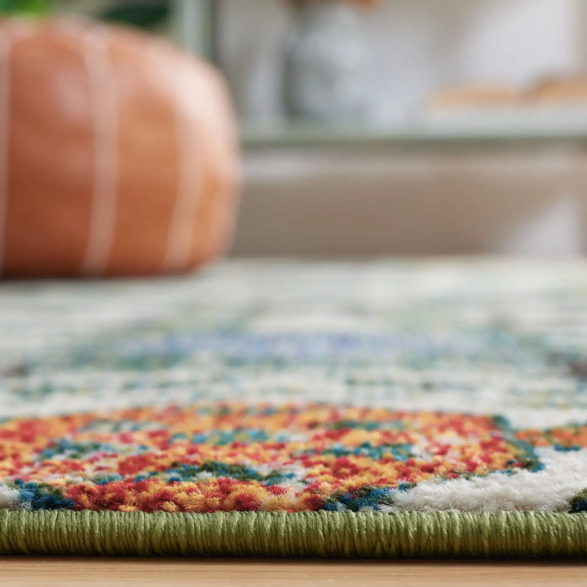 Safavieh Madison 4'-0" x 6'-0" Rug in Green / Ivory
