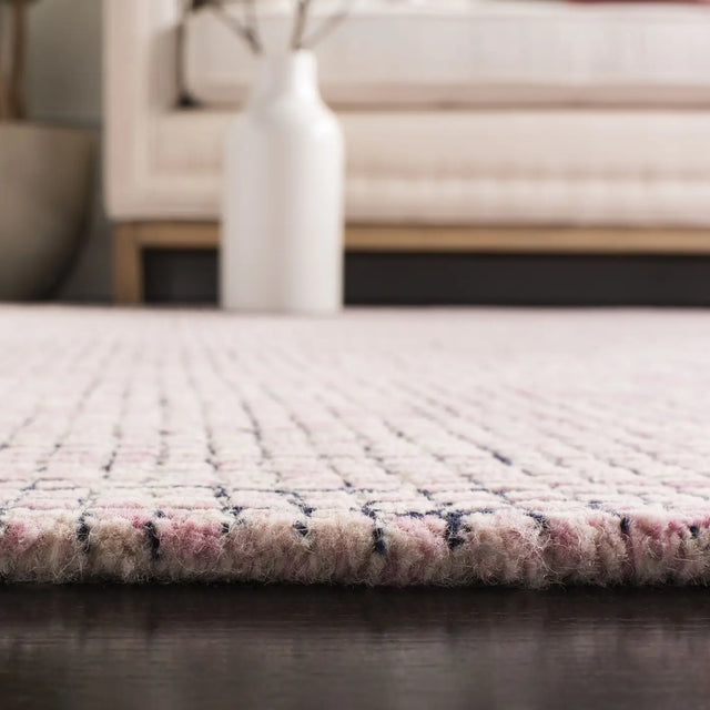 Safavieh Abstract 5'-0" x 8'-0" Rug in Ivory / Pink