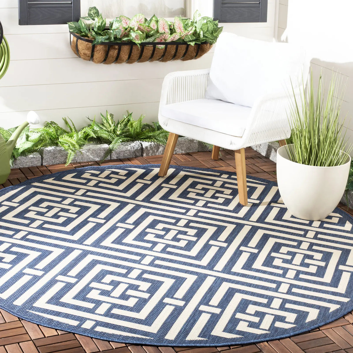 Safavieh Courtyard 6'-7" x 6'-7" Rug in Navy / Beige