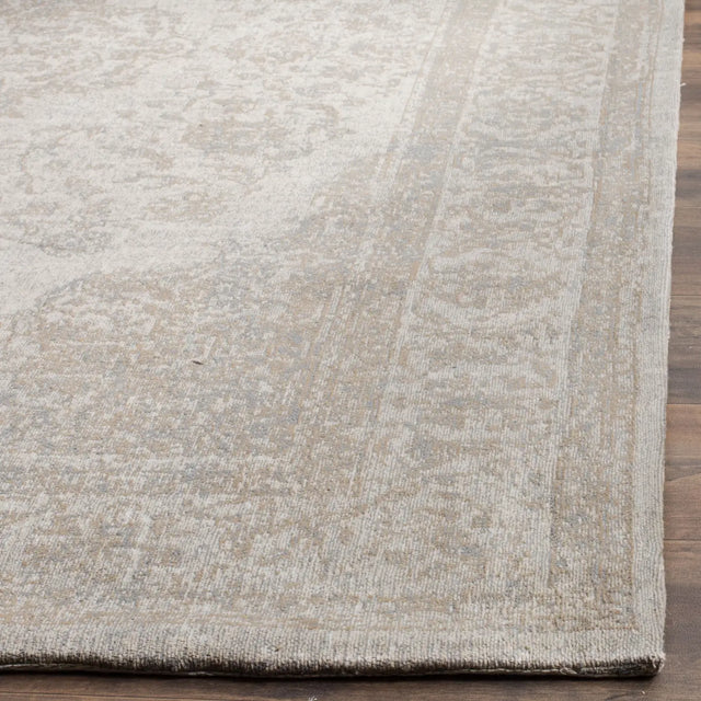 Safavieh Classic Vintage 5'-0" x 8'-0" Rug in Beige