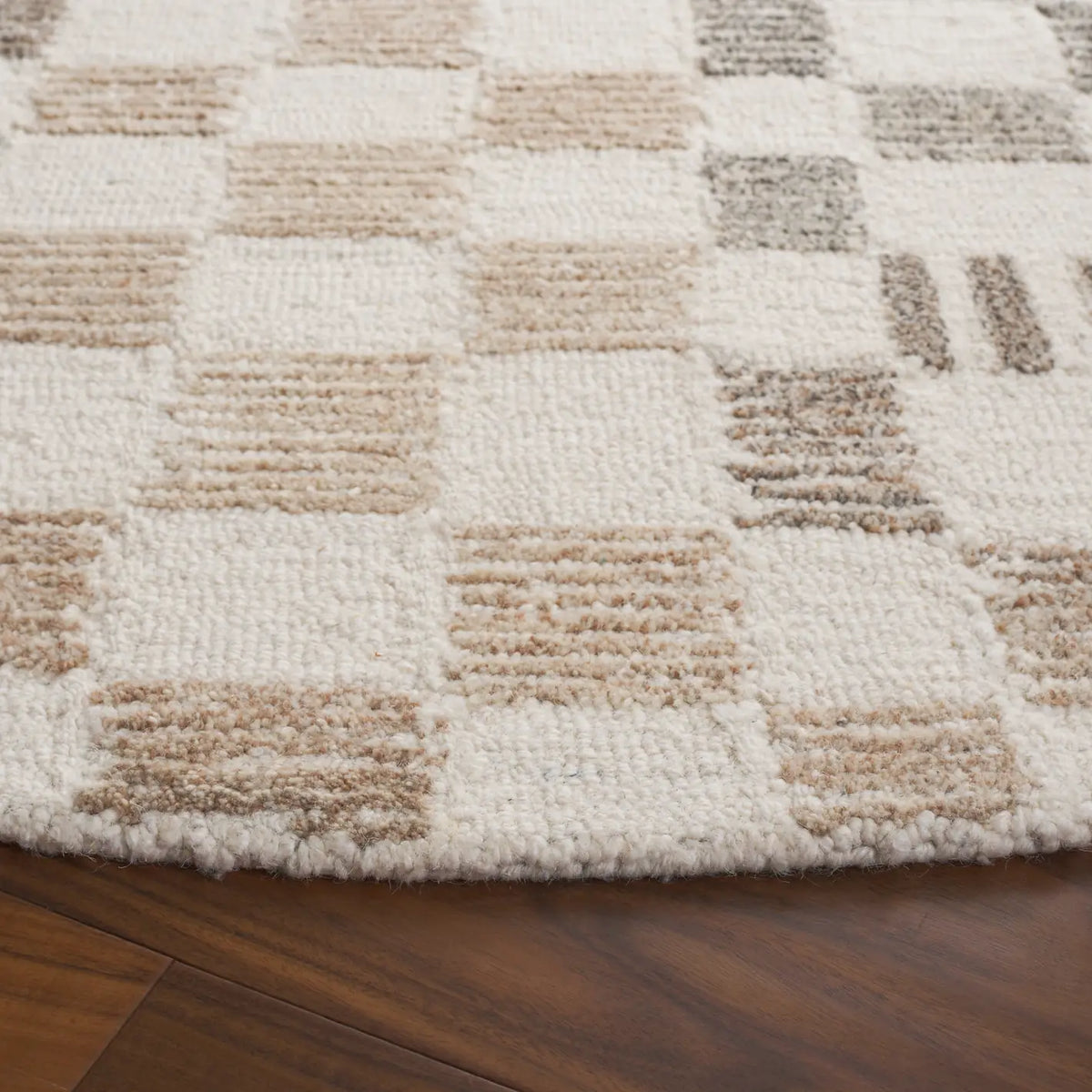 Safavieh Ebony 6'-0" x 6'-0" Rug in Natural / Beige