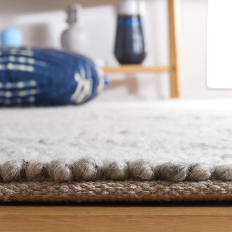 Safavieh Natura 4'-0" x 6'-0" Rug in Grey