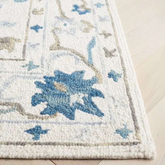 Safavieh Aspen 4'-0" x 6'-0" Rug in Ivory / Blue