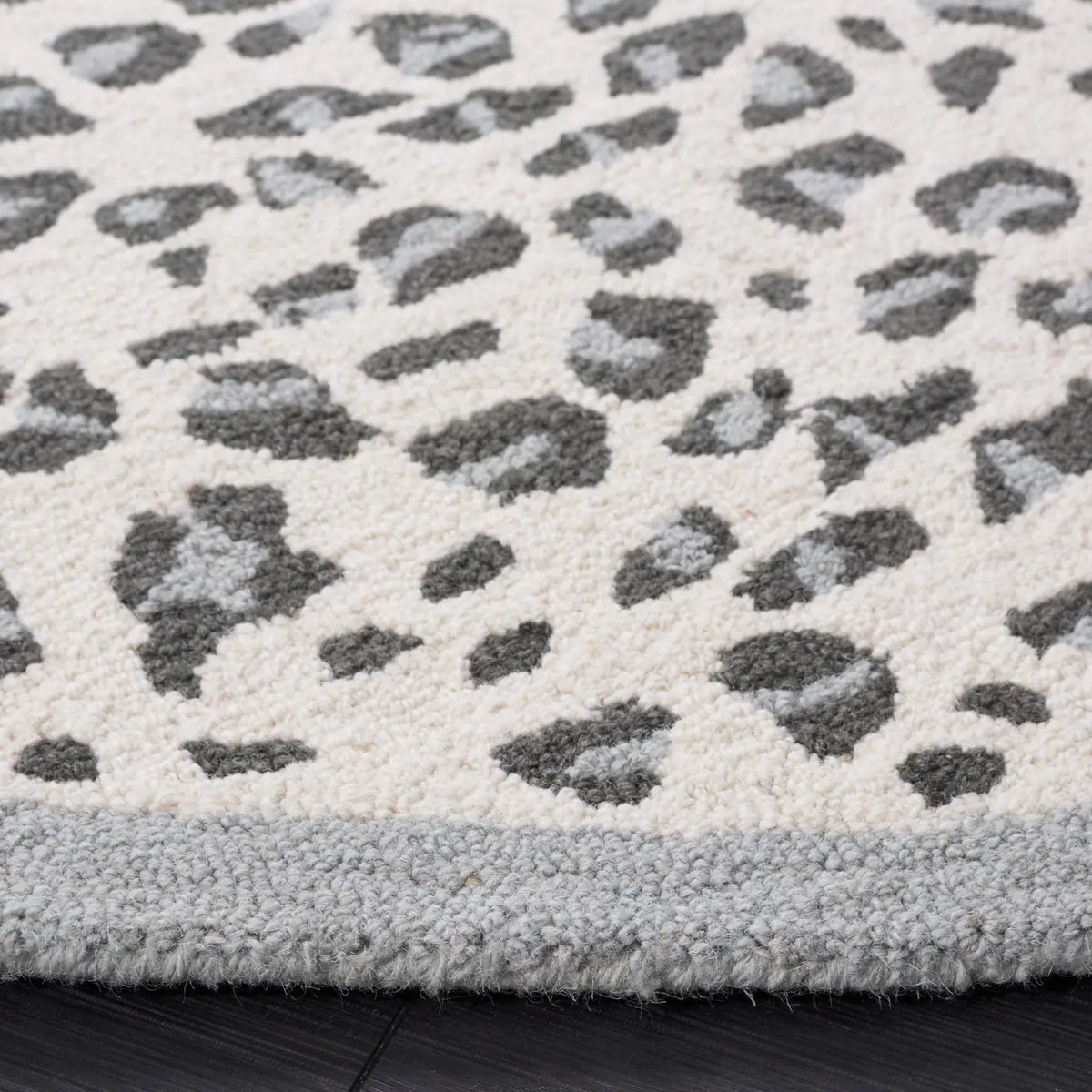 Safavieh Metro 6'-0" x 6'-0" Rug in Grey / Ivory