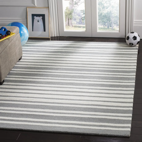 Safavieh Safavieh Kids 5'-0" x 7'-0" Rug in Grey / Multi