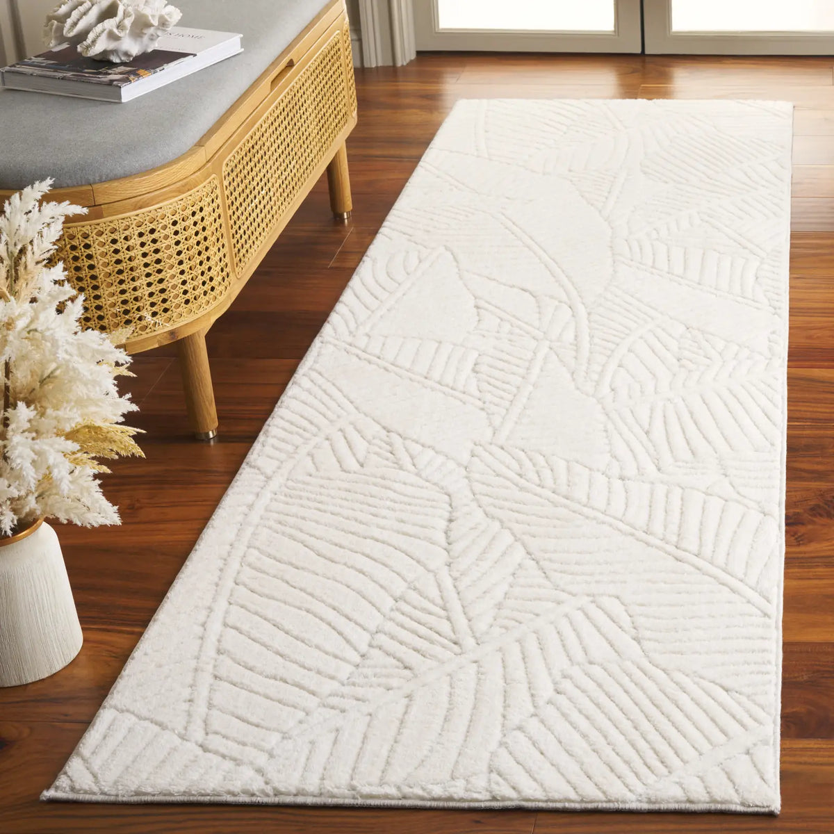 Safavieh Versailles 2'-6" x 8'-0" Rug in Ivory