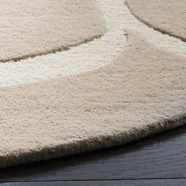 Safavieh Cambridge 6'-0" x 6'-0" Rug in Light Beige / Ivory