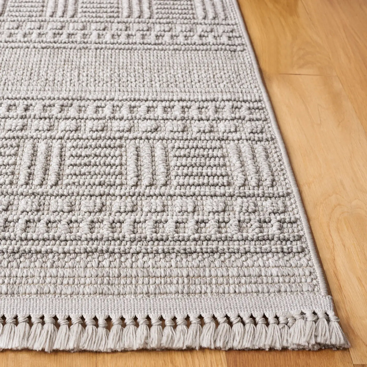 Safavieh Camden 4'-0" x 6'-0" Rug in Grey