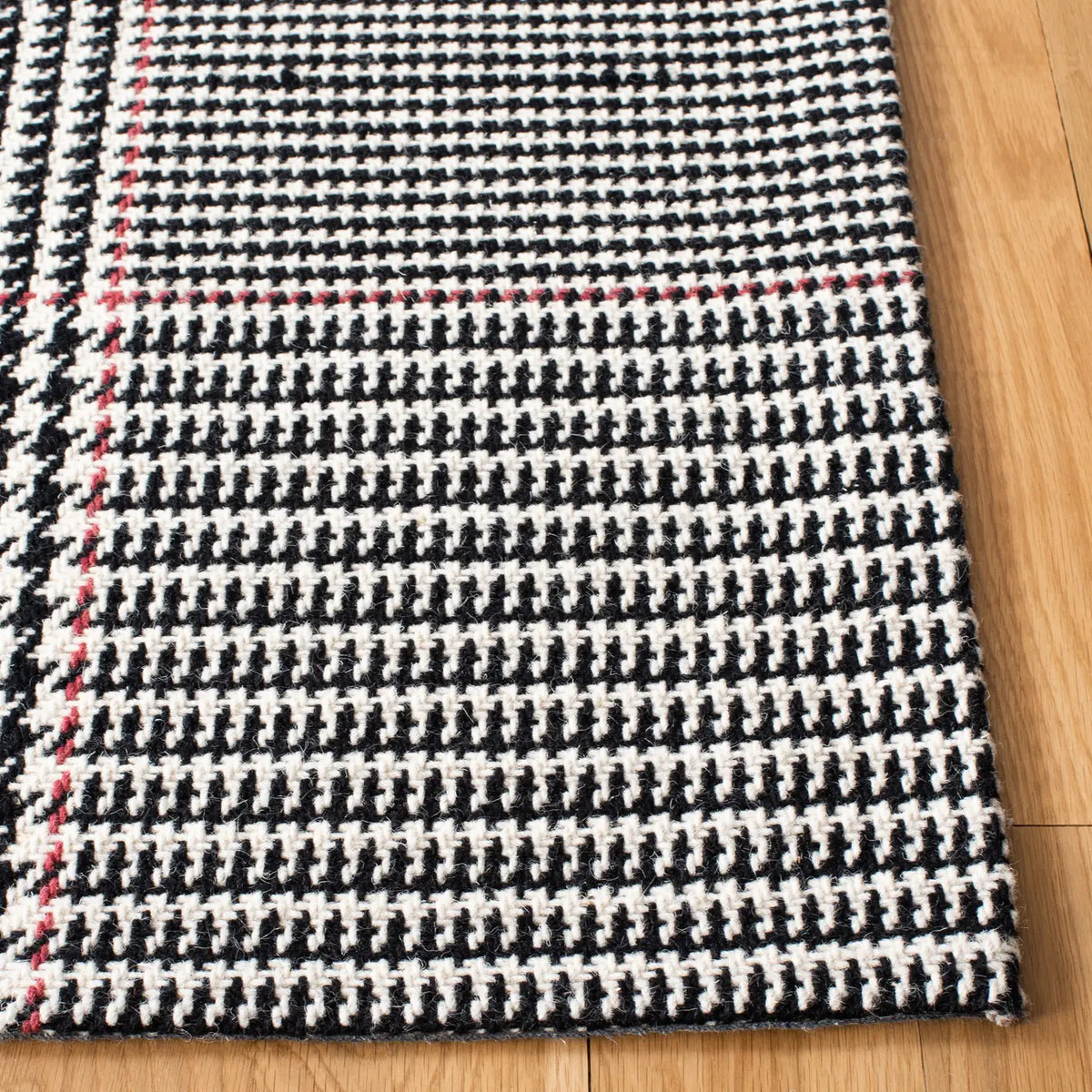 Safavieh Marbella 4'-0" x 6'-0" Rug in Black / Ivory