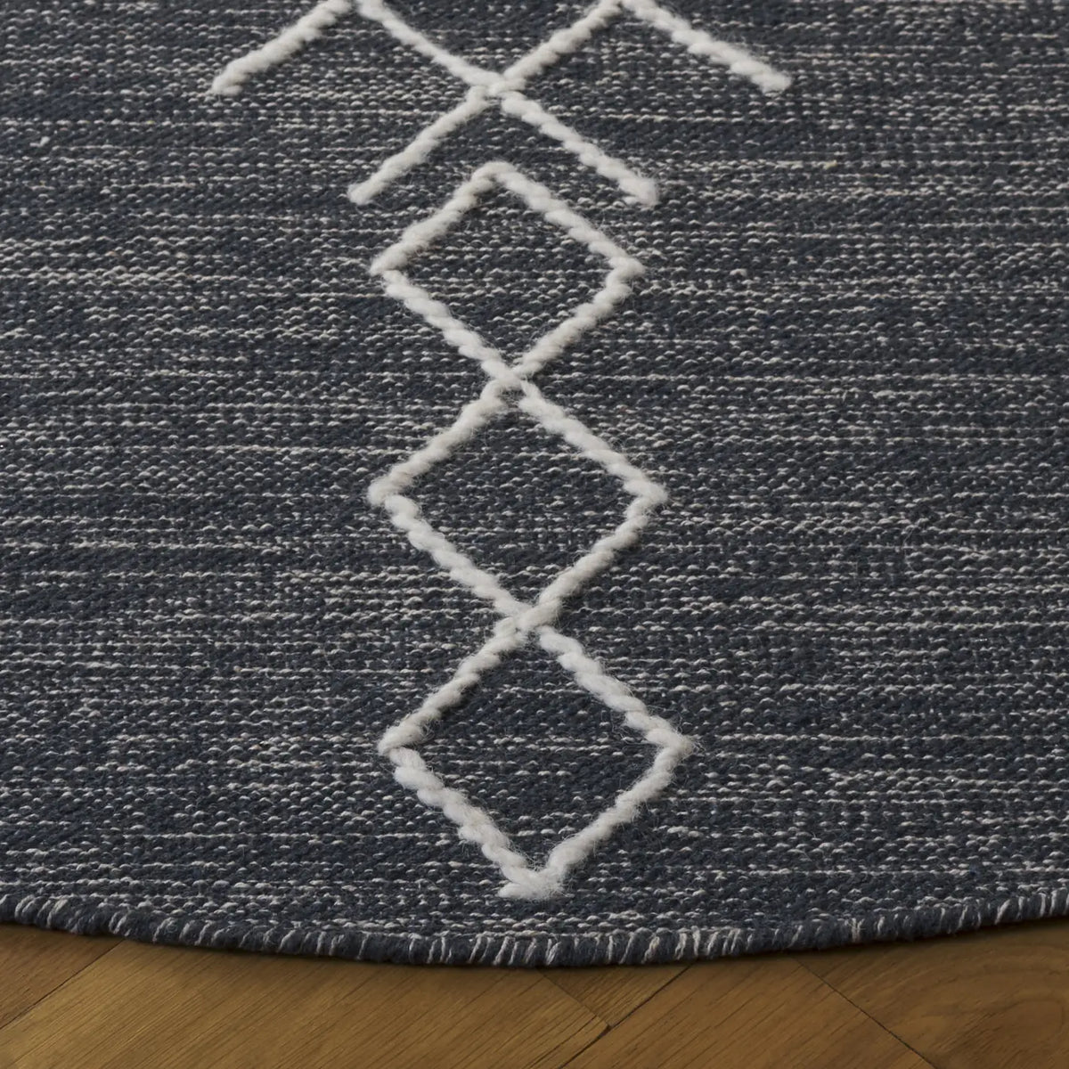 Safavieh Kilim 6'-0" x 6'-0" Rug in Charcoal / Ivory