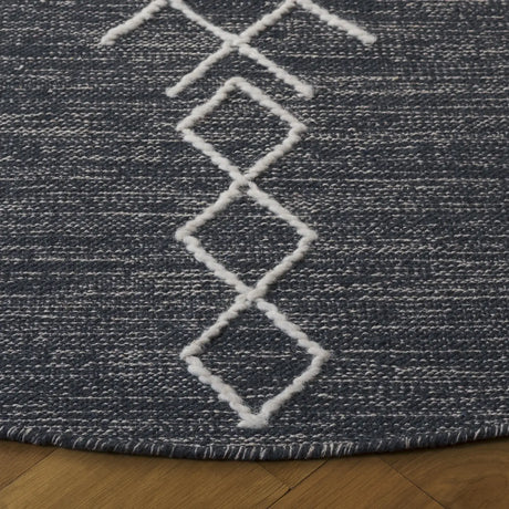 Safavieh Kilim 6'-0" x 6'-0" Rug in Charcoal / Ivory