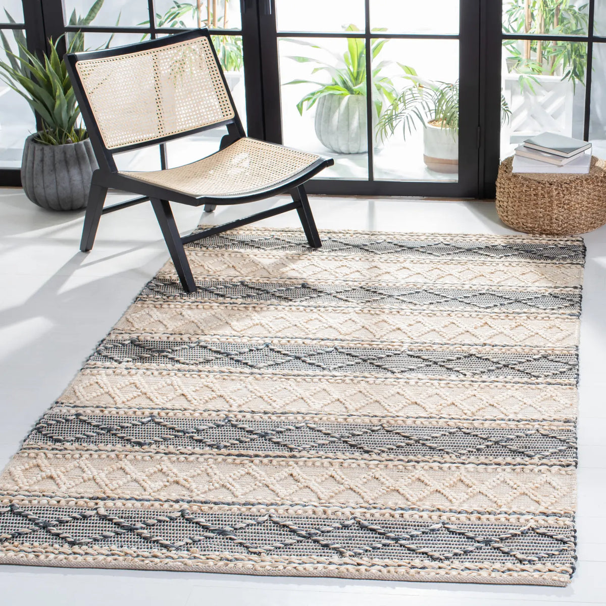 Safavieh Natural Fiber 4'-0" x 6'-0" Rug in Natural / Grey