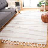Safavieh Casablanca 4'-0" x 6'-0" Rug in Ivory / Beige