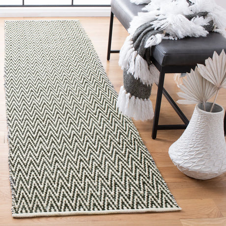 Safavieh Montauk 2'-3" x 9'-0" Rug in Ivory / Dark Grey