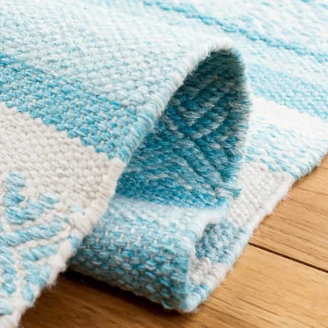 Safavieh Striped Kilim 4'-0" x 6'-0" Rug in Turquoise / Ivory