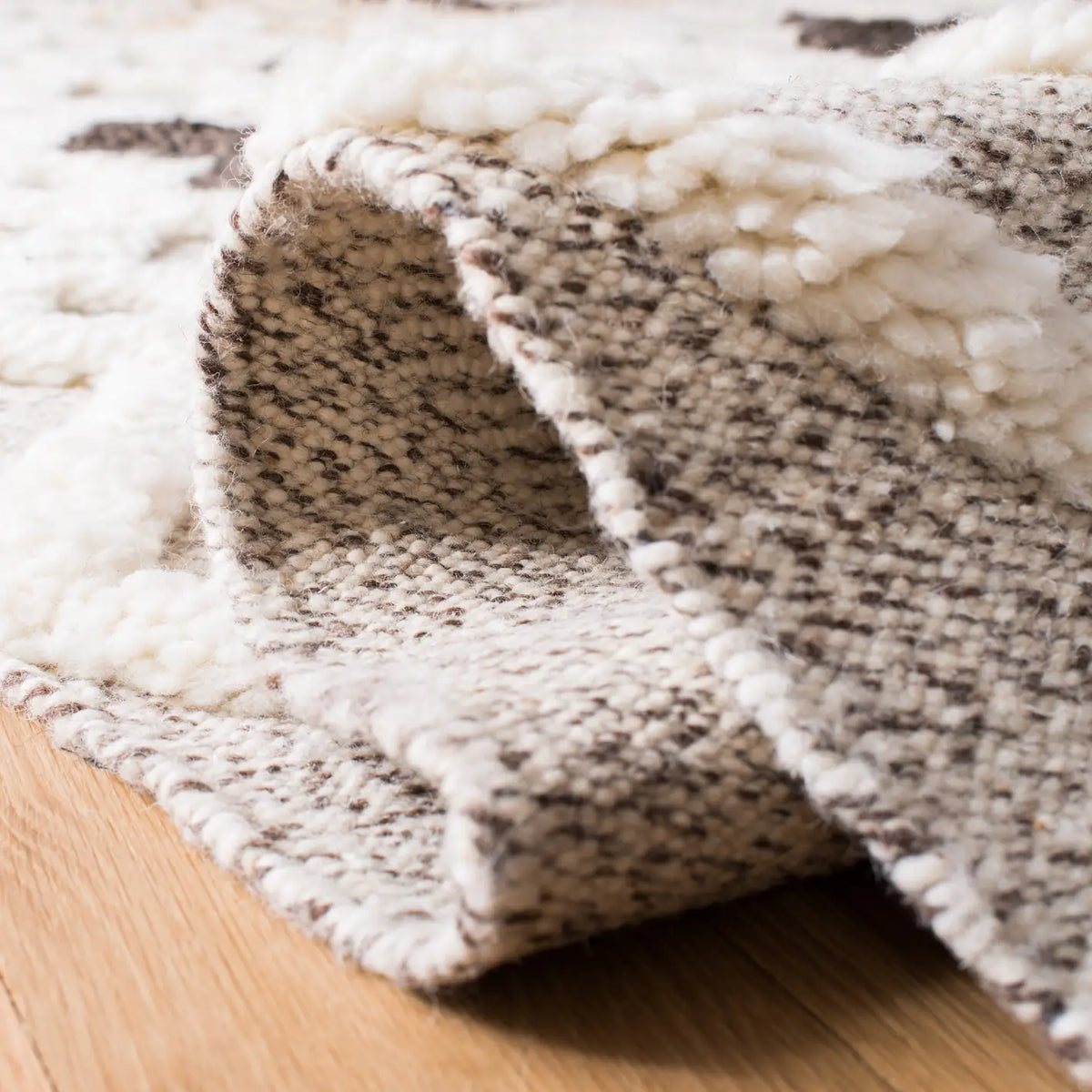 Safavieh Casablanca 5'-0" x 8'-0" Rug in Beige
