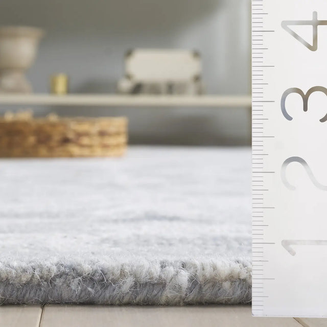 Safavieh Metro 2'-3" x 8'-0" Rug in Grey / Ivory