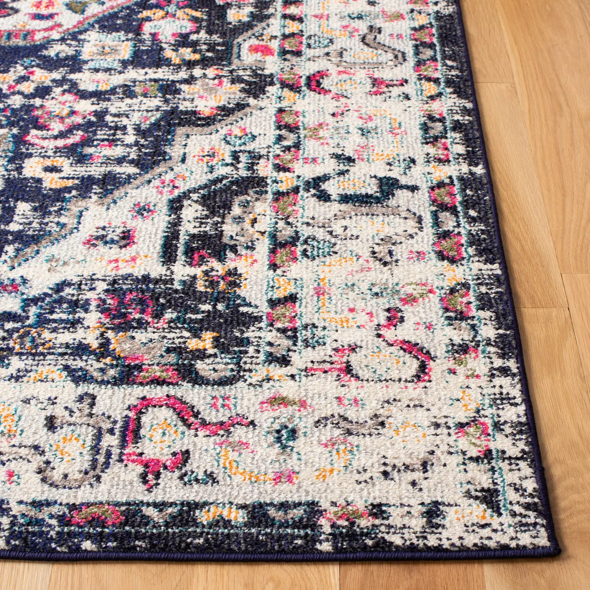 Safavieh Madison 4'-0" x 6'-0" Rug in Navy / Ivory
