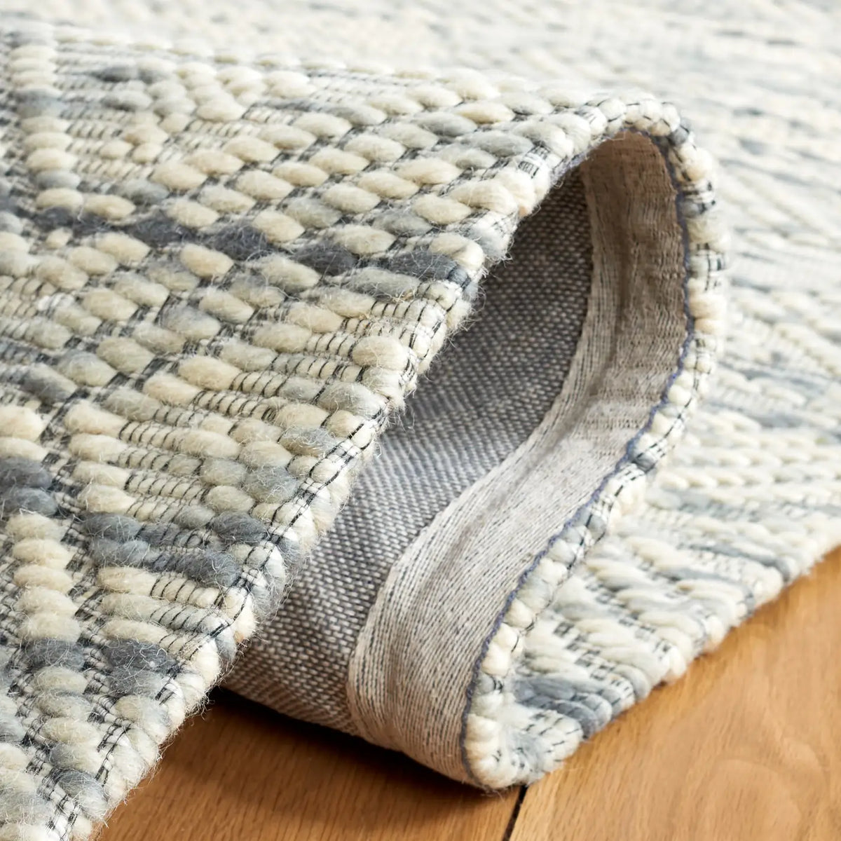Safavieh Marbella 4'-0" x 6'-0" Rug in Dark Grey / Beige