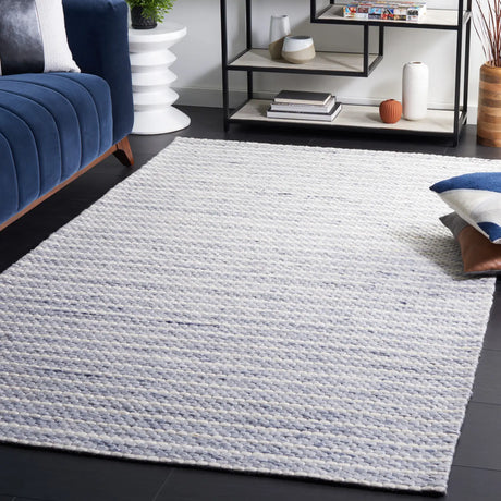 Safavieh Marbella 4'-0" x 6'-0" Rug in Blue / Ivory