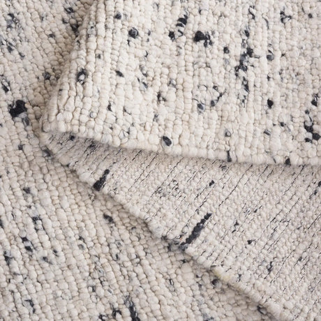Safavieh Natura 4'-0" x 6'-0" Rug in Light Grey / Ivory