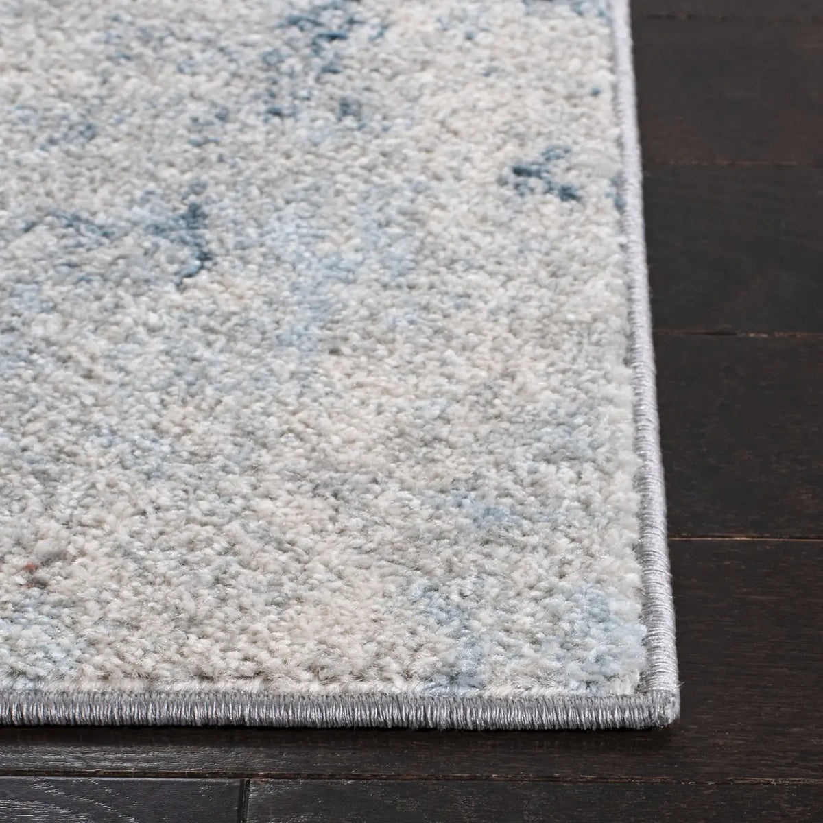 Safavieh Tulum 4'-0" x 6'-0" Rug in Light Blue / Ivory