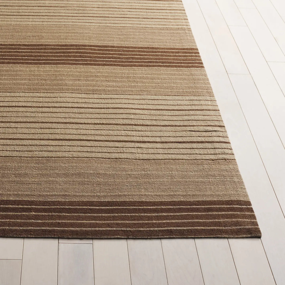 Safavieh Marbella 5'-0" x 8'-0" Rug in Beige / Brown