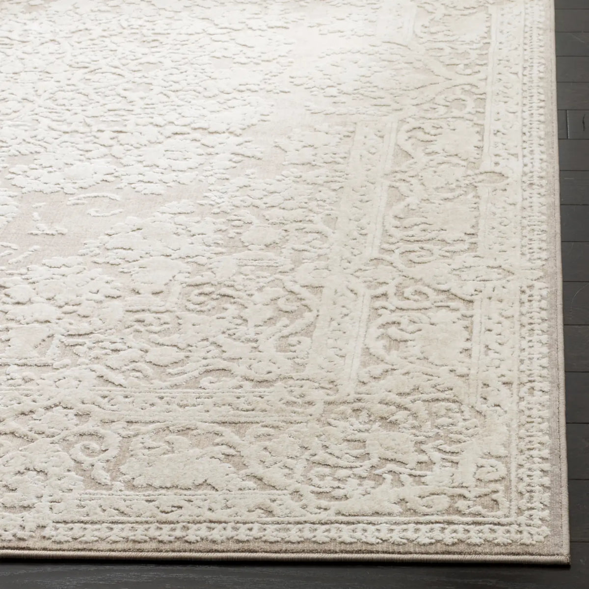 Safavieh Reflection 4'-0" x 6'-0" Rug in Beige / Cream