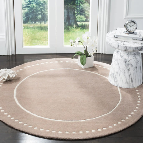 Safavieh Bella 5'-0" x 5'-0" Rug in Beige / Ivory