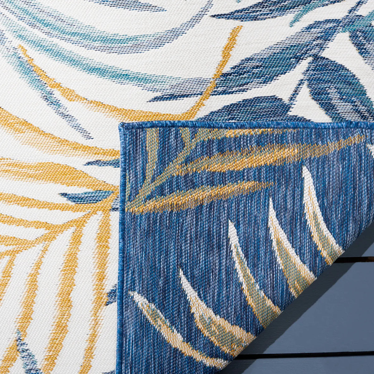 Safavieh Sunrise 4'-0" x 5'-7" Rug in Ivory / Blue Gold