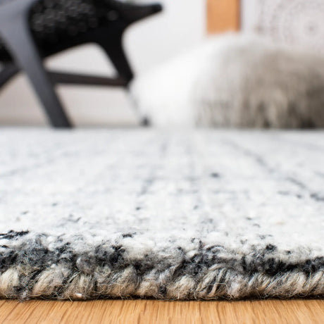 Safavieh Abstract 5'-0" x 8'-0" Rug in Grey / Black