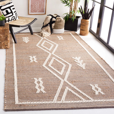 Safavieh Natural Fiber 4'-0" x 6'-0" Rug in Natural / Ivory