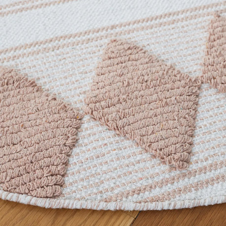 Safavieh Montauk 6'-0" x 6'-0" Rug in Pink / Ivory