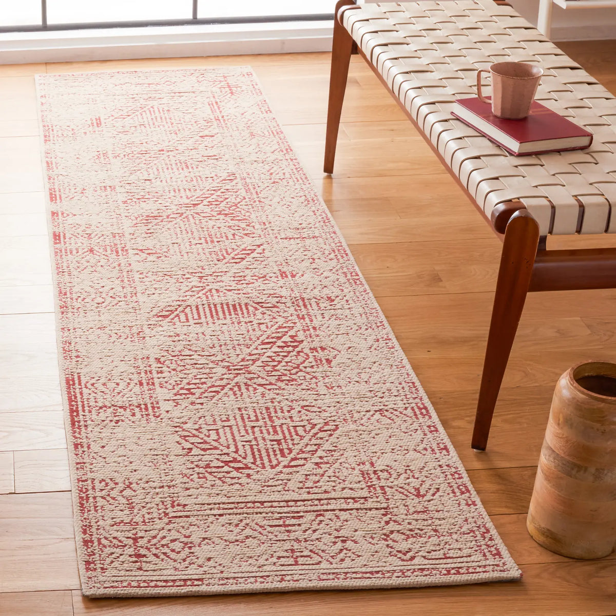 Safavieh Classic Vintage 2'-3" x 8'-0" Rug in Beige / Red