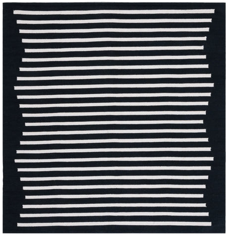 Safavieh Montauk 6'-0" x 6'-0" Rug in Black / Ivory