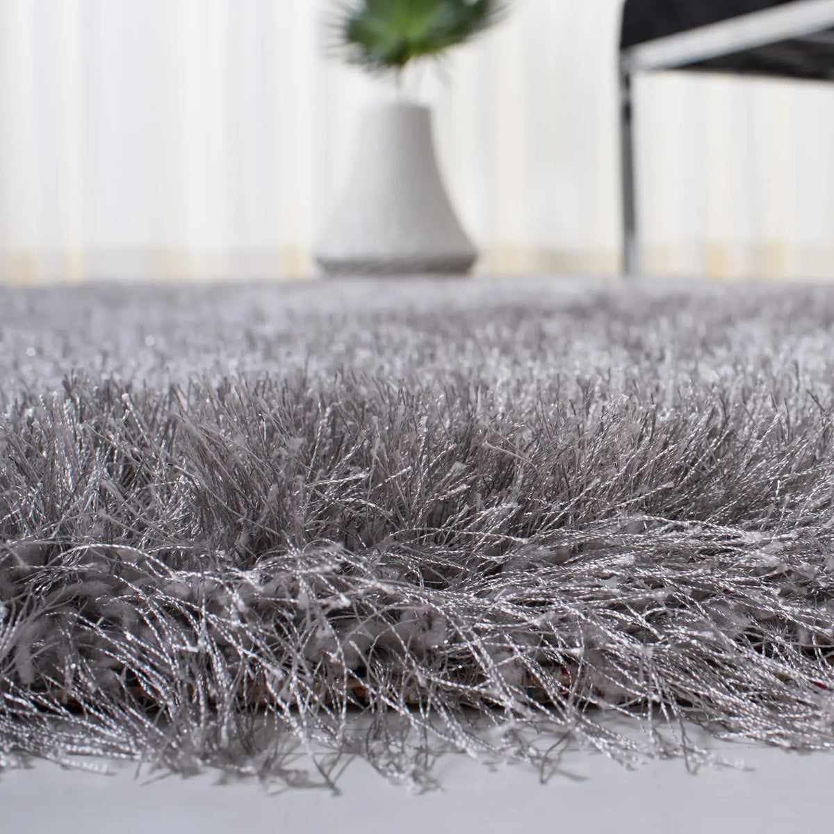 Safavieh Vegas Shag 4'-5" x 6'-5" Rug in Grey
