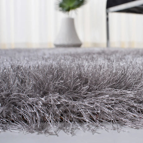 Safavieh Vegas Shag 4'-5" x 6'-5" Rug in Grey