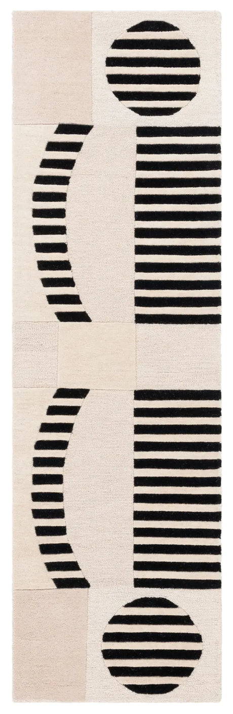 Safavieh Chatham 2'-3" x 8'-0" Rug in Ivory / Black