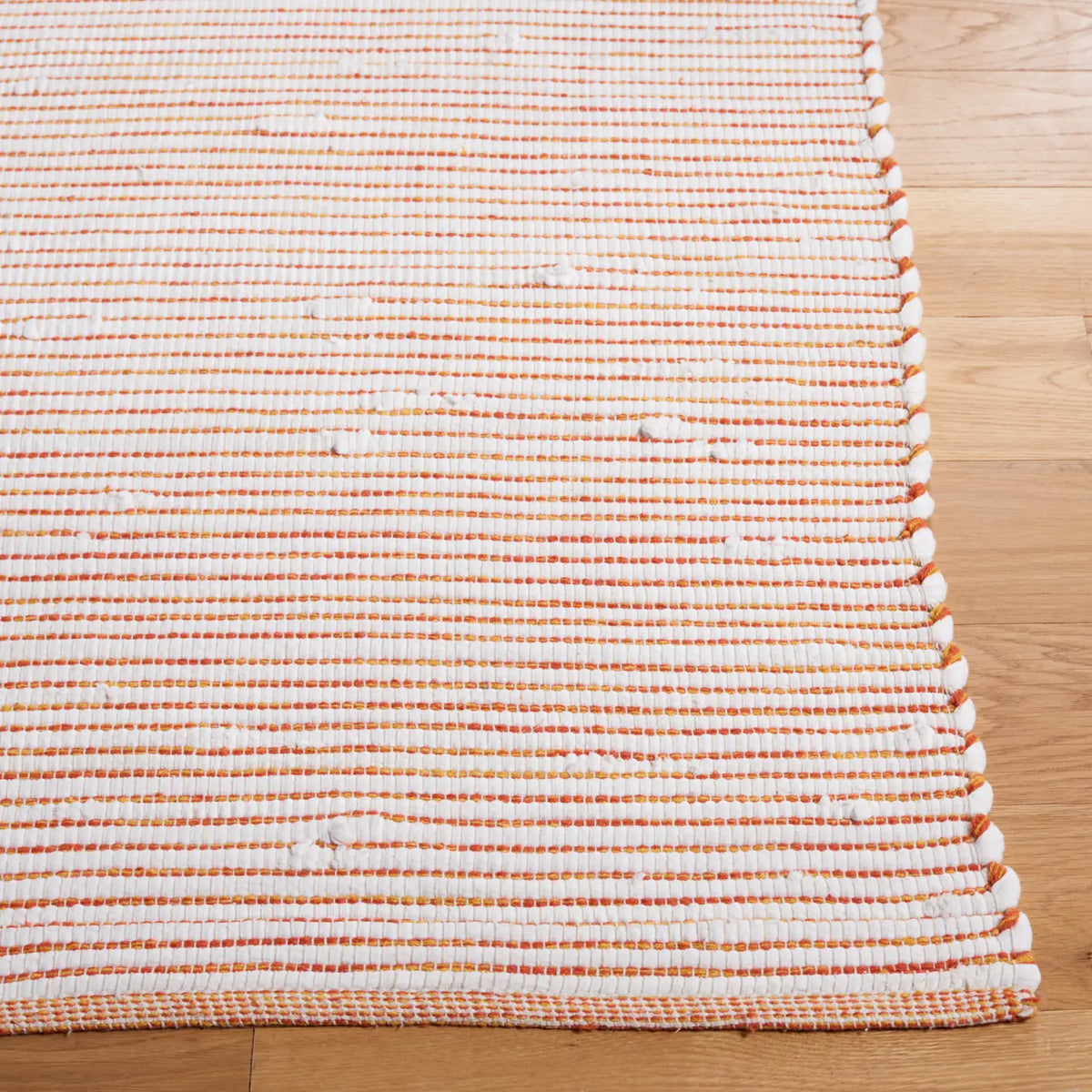 Safavieh Montauk 4'-0" x 6'-0" Rug in Red / Ivory